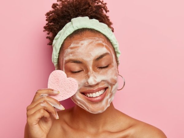 Como ter uma pele limpa e saudável? Confira 4 dicas