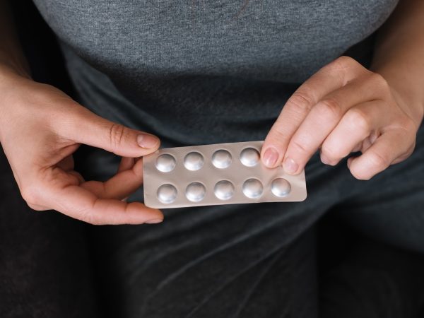 Remédios relaxantes musculares: diferenças entre opções farmacêuticas e naturais para aliviar dores e tensões