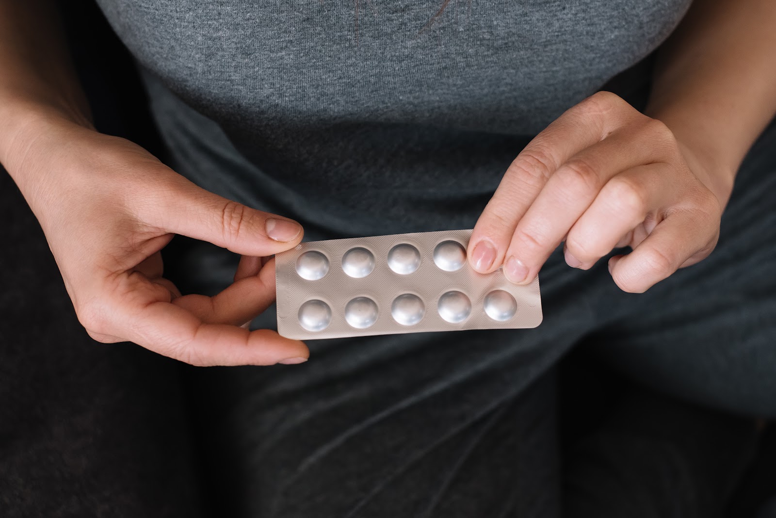 Remédios relaxantes musculares: diferenças entre opções farmacêuticas e naturais para aliviar dores e tensões